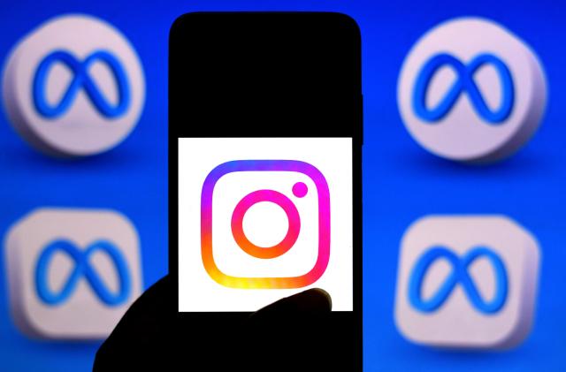 INDIA - 2021/11/30: In this photo illustration, an Instagram logo seen displayed on a smartphone with metaverse logos in background. (Photo Illustration by Avishek Das/SOPA Images/LightRocket via Getty Images)