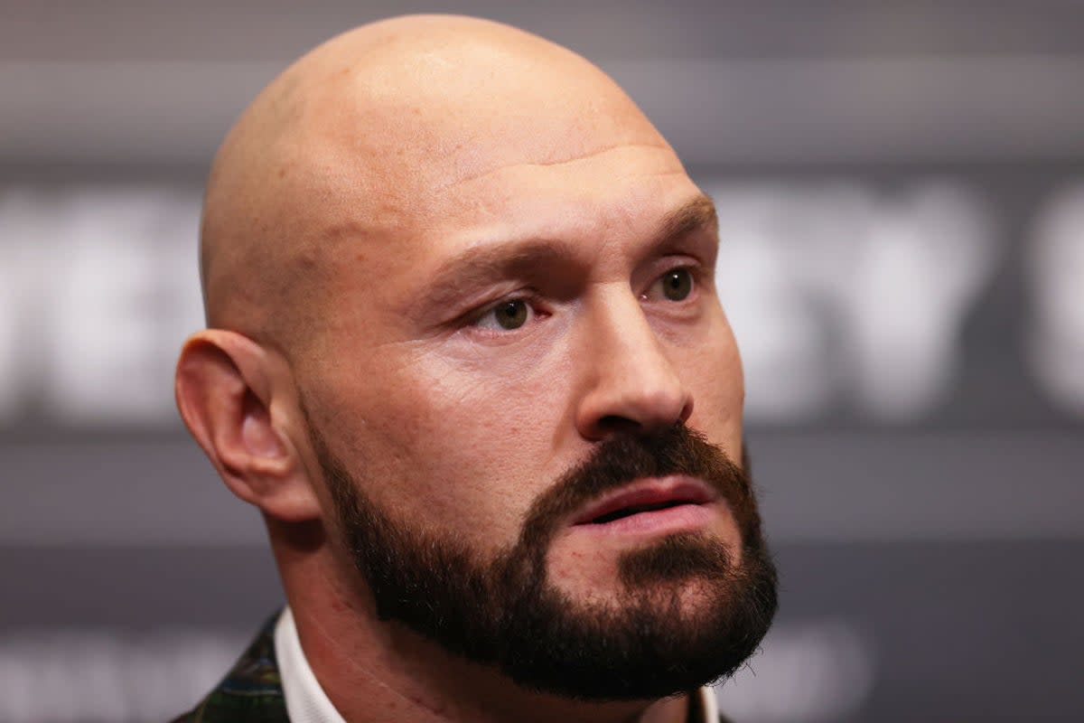 Tyson Fury révèle que son cousin a été poignardé à mort alors que le boxeur plaide pour un crime au couteau