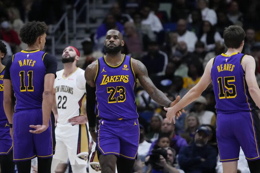 Lakers suffer another key injury during loss to Pelicans