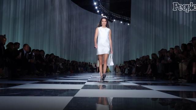 Kendall Jenner returns to the runway at Versace after a five-month  sabbatical - Vogue Australia