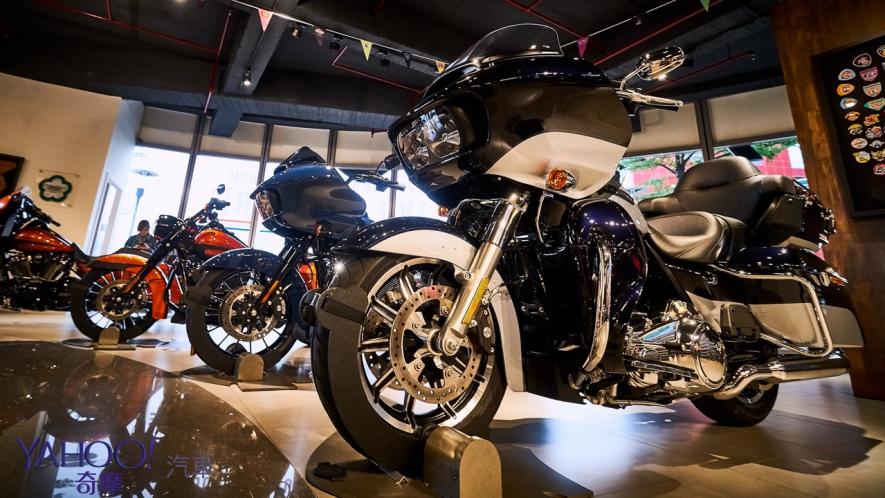 終於等到雙缸暴力完全體！2019年式Harley-Davidson全車系首度亮相開始接單 - 9