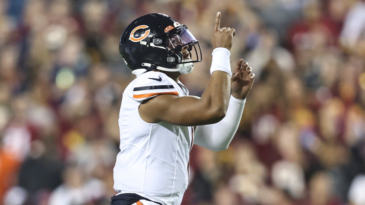 Commanders end losing streak, hold off Bears with defensive stand