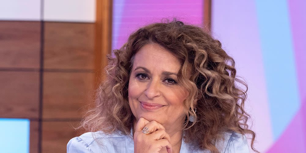 Nadia Sawalha Recreates Gwyneth Paltrow S Naked Pose In Relatable My