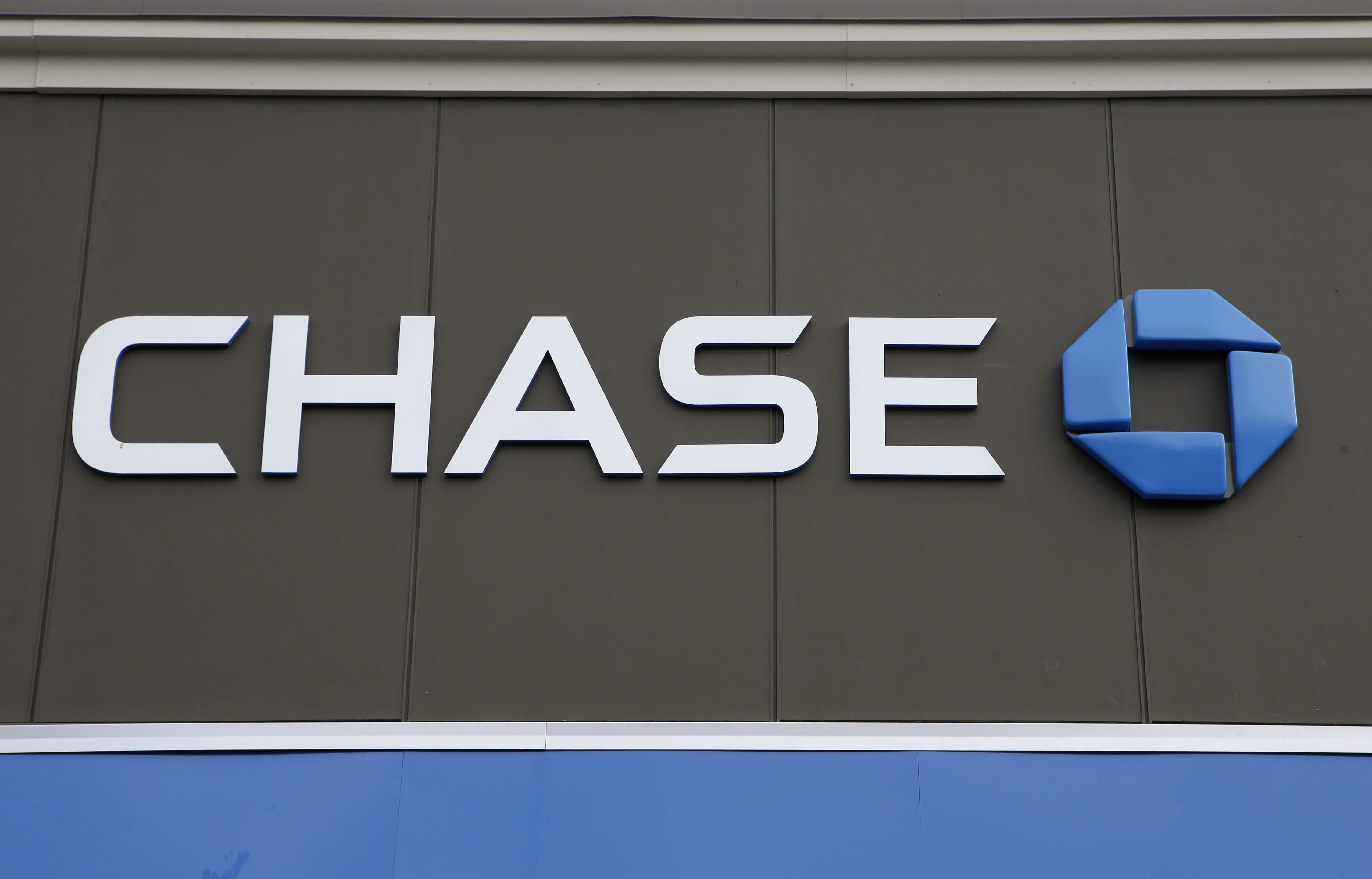 Chase posts 9.7 billion profit, beating estimates