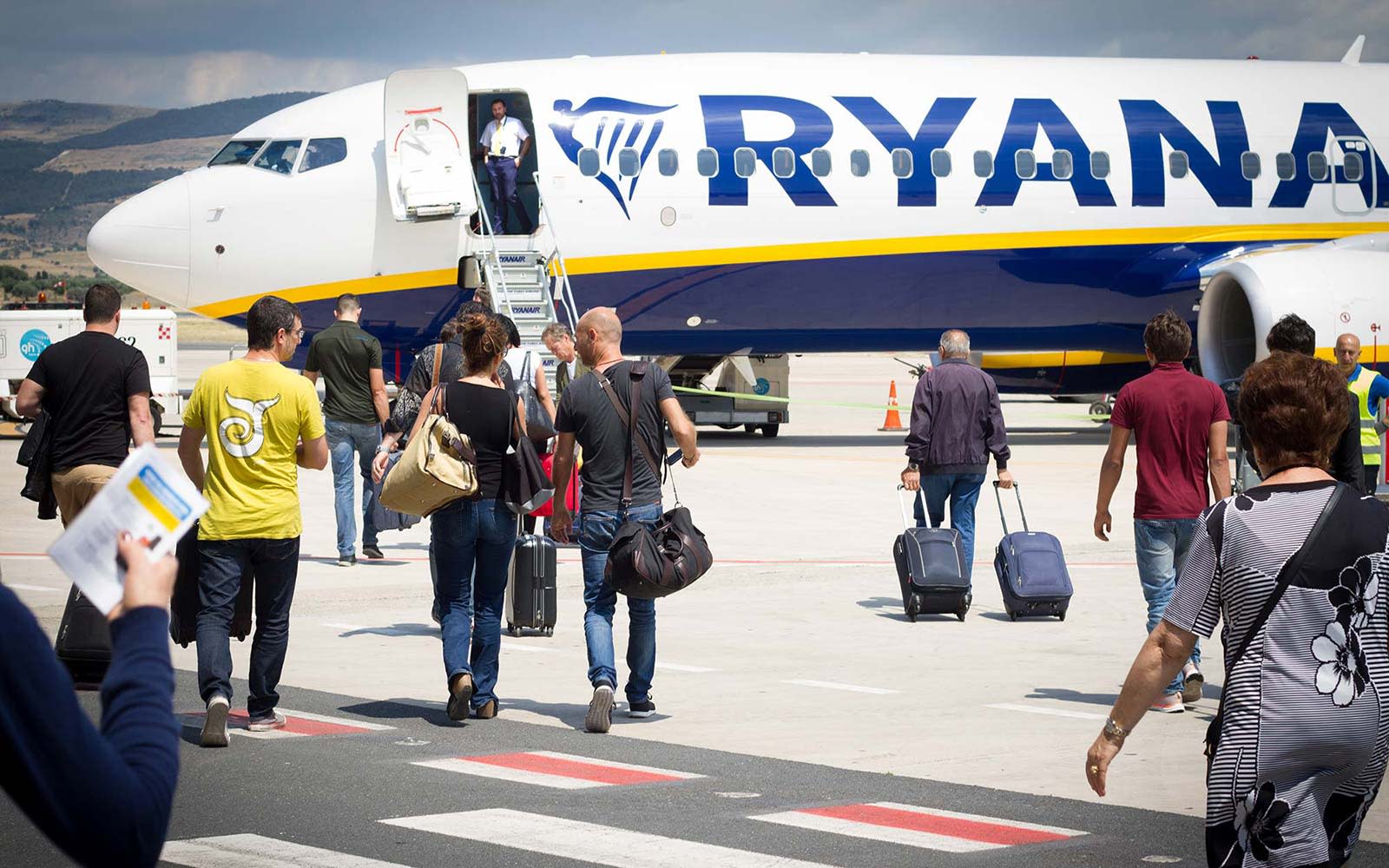 ryanair carry on fee