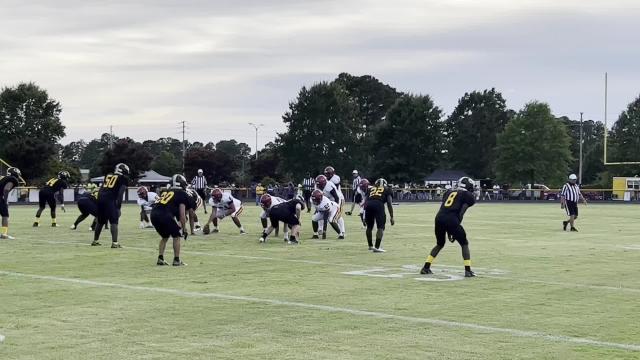 Douglas Byrd football's Keontae McLean throws TD pass to Josiah Carpenter