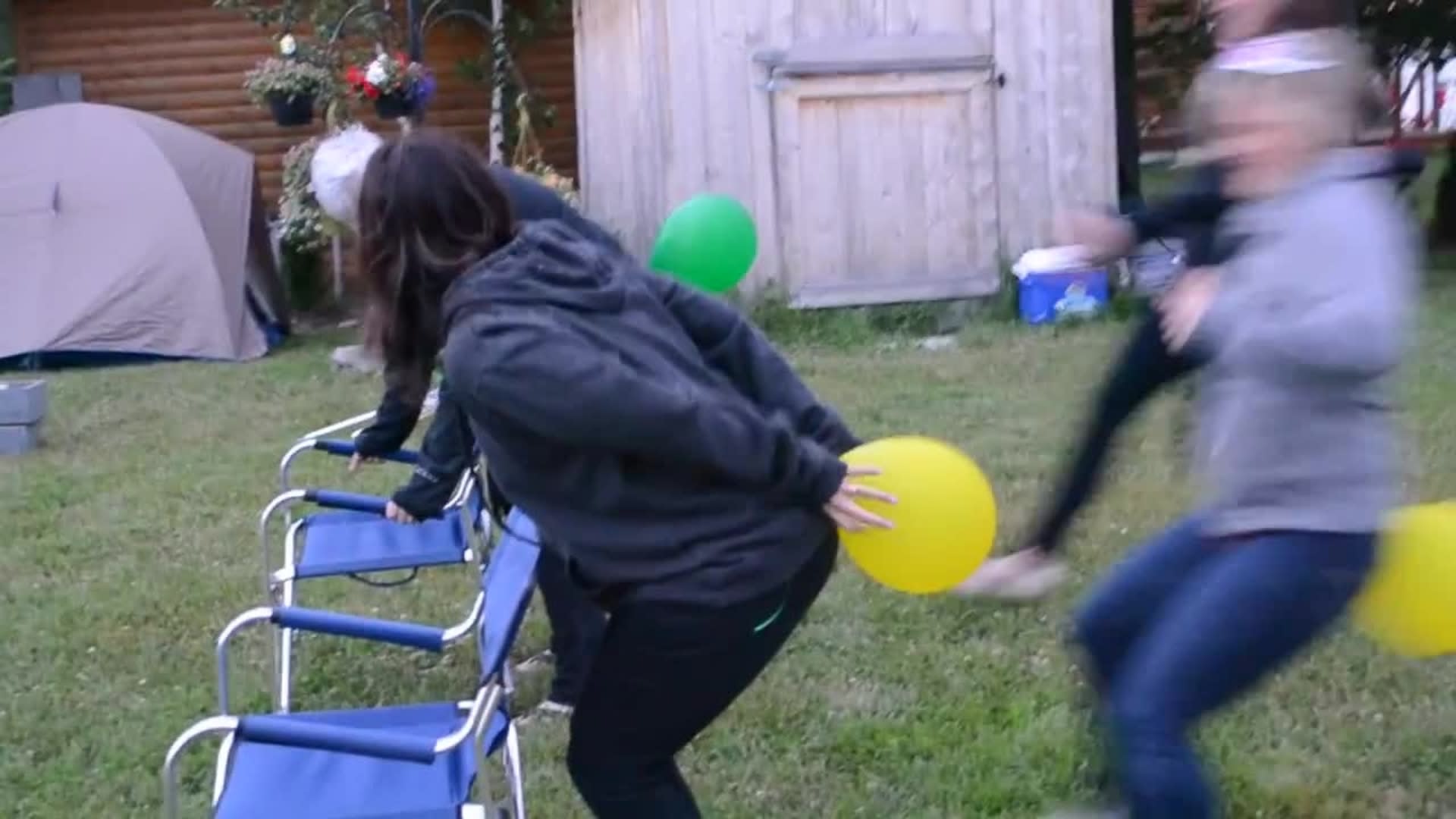 High School Reunion Goers Play Hilarious Balloon Popping Race