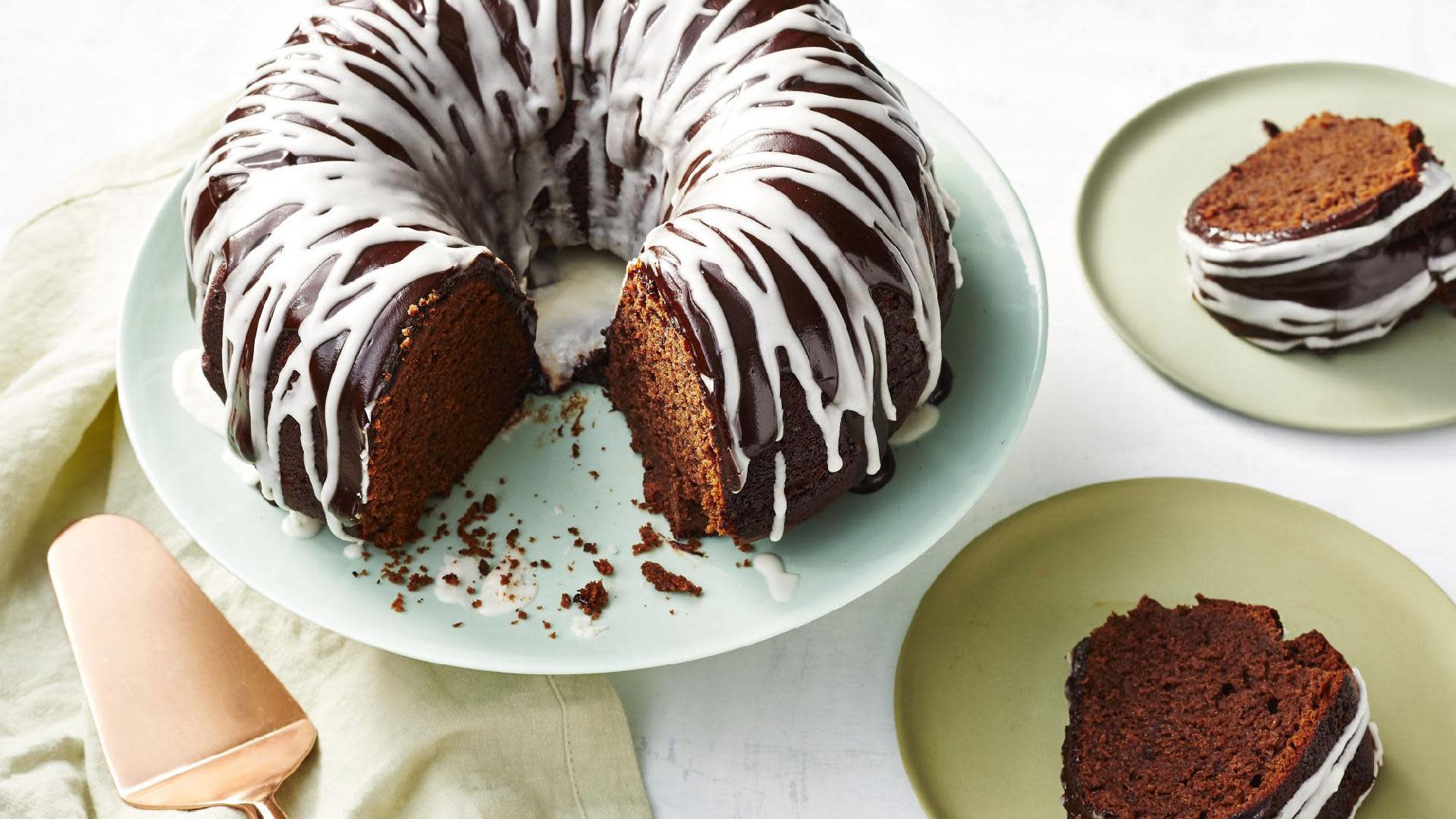 Holstein Bundt Cake Maker - American Stores