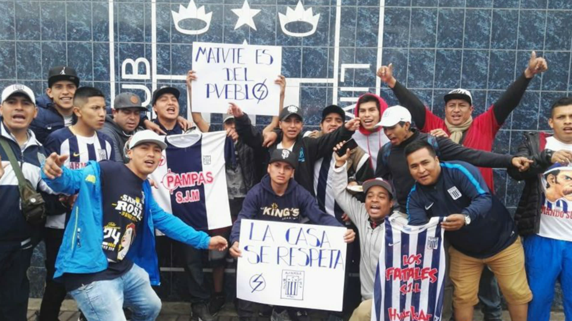 Fans riot after church devotees deface murals at Alianza ...