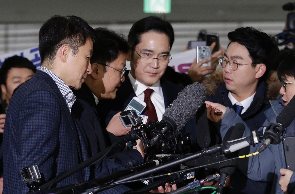 S. Korea prosecutors seek arrest of Samsung heir