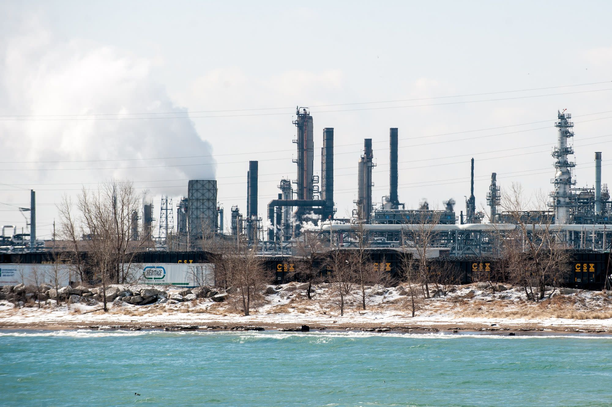 EPA Oil spill affected halfmile of Lake Michigan