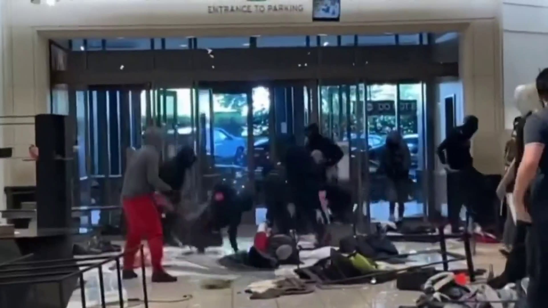 Flash mob ransacks Nordstrom store in Canoga Park