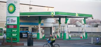 
BP profits slump to $2.7bn amid falling oil prices