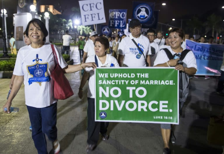 Holdout Philippines takes first big step to legalising divorce