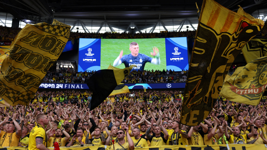 Getty Images - Borussia Dortmund supporters cheer prior to the UEFA Champions League final football match between Borussia Dortmund and Real Madrid, at Wembley stadium, in London, on June 1, 2024. (Photo by Adrian DENNIS / AFP) (Photo by ADRIAN DENNIS/AFP via Getty Images)