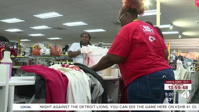 KC fans popping vintage Chief gear tags while benefiting local nonprofits