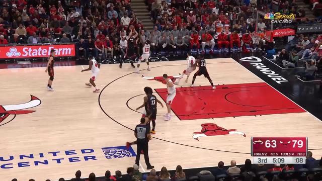 Kevin Love with an assist vs the Chicago Bulls
