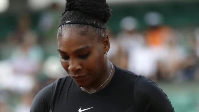 Serena Williams has pulled out of the French Open with a pectoral injury