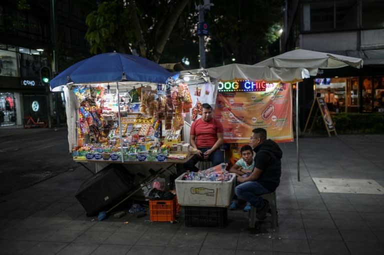 Street vendors in Mexico City wait for customers, but they are few and far between (AFP Photo/PEDRO PARDO)