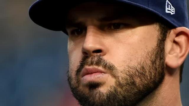 Mike Moustakas agrees to four-year deal with Cincinnati Reds