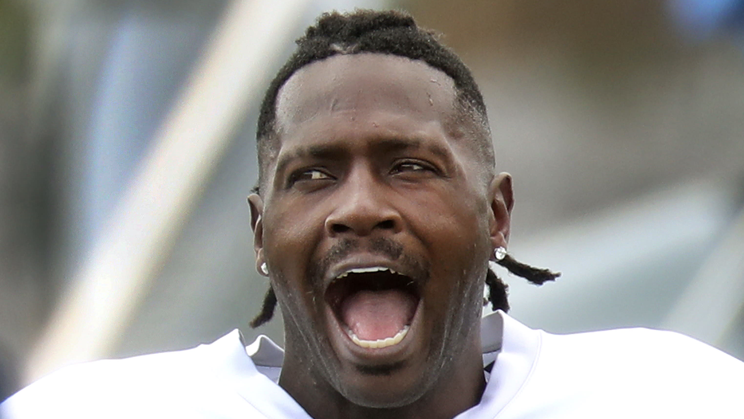 Ex-Steelers star Antonio Brown pitches reunion with Pittsburgh in