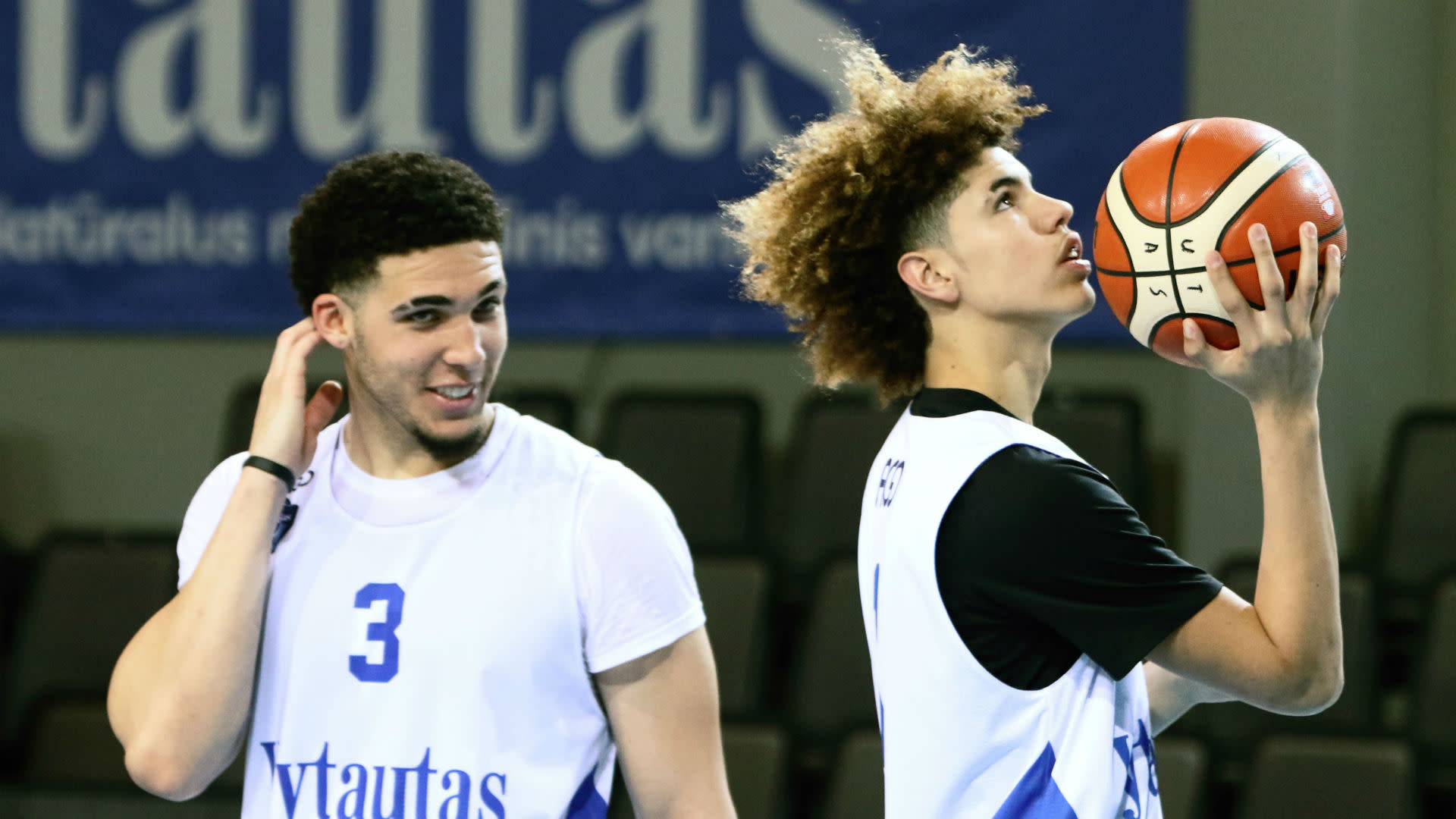 Watch Facebook Live video of LaMelo, LiAngelo Ball's ...