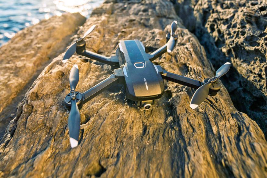 erosion Gade overdrive Yuneec's Mantis Q drone packs 4K and voice control for $500 | Engadget