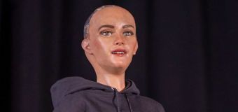 
Sophia the robot gave a commencement speech. Some grads weren't happy.