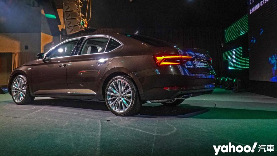 小改款也能脫胎換骨！超級房車2021 Škoda Superb Limo & Combi車型聯袂登場！ - 4