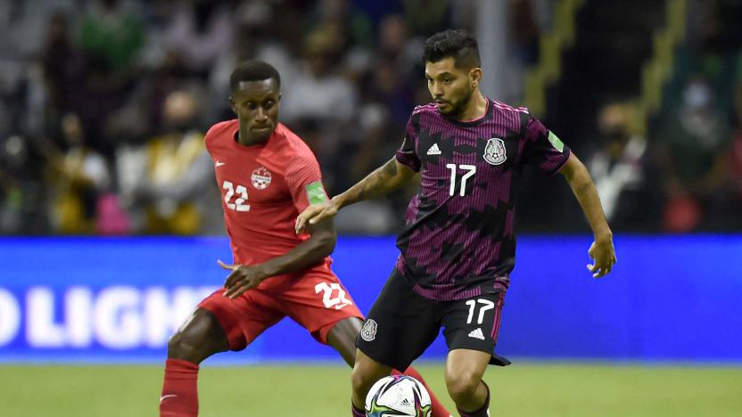 Canada's Richie Laryea (L) and Mexico's Jesus Corona (R) vie for the ball during their Qatar 2022 FIFA World Cup Concacaf qualifier match at the Azteca Stadium, in Mexico City, on October 7, 2021. (Photo by ALFREDO ESTRELLA / AFP) (Photo by ALFREDO ESTRELLA/AFP via Getty Images)