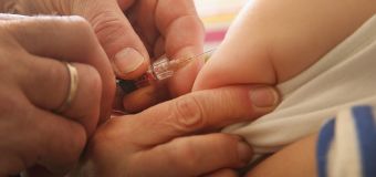 Vaccini, le bufale che non muoiono mai