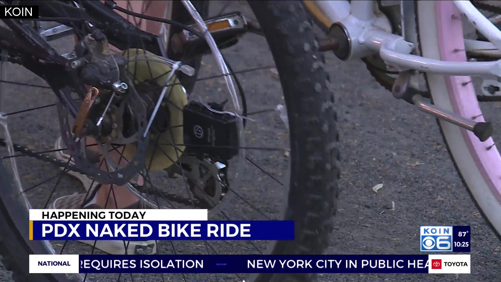 Rainy weather doesn't stop the 2nd annual Philly Bike Ride - CBS