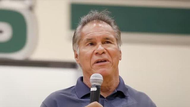 Jim Plunkett taking 13 pills a day, in constant pain: 'My life sucks'