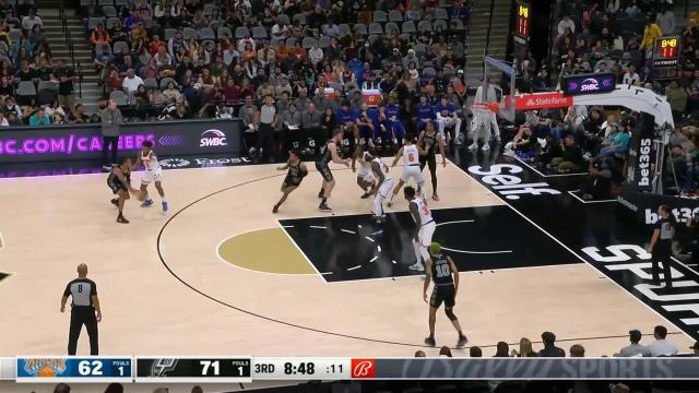 Jeremy Sochan with a dunk vs the New York Knicks