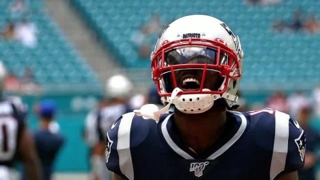 Antonio Brown scores in Patriots debut, jumps in stands to celebrate