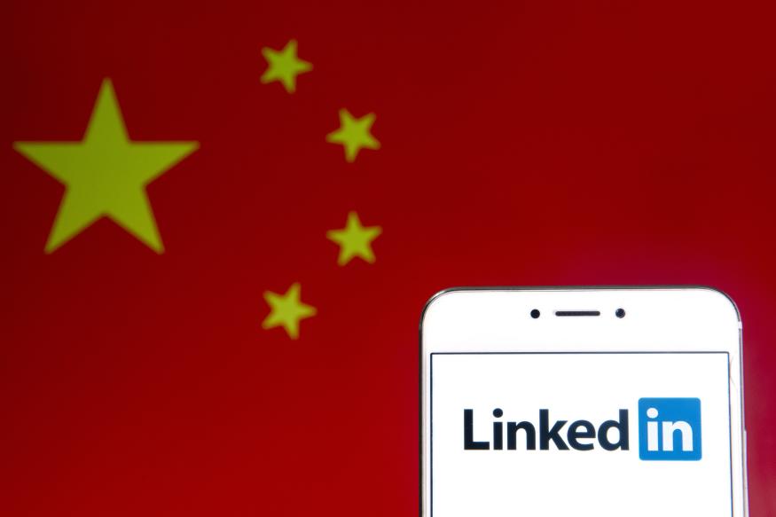 HONG KONG - 2019/04/06: In this photo illustration a business and employment oriented network and platform LinkedIn logo is seen on an Android mobile device with People's Republic of China flag in the background. (Photo Illustration by Budrul Chukrut/SOPA Images/LightRocket via Getty Images)