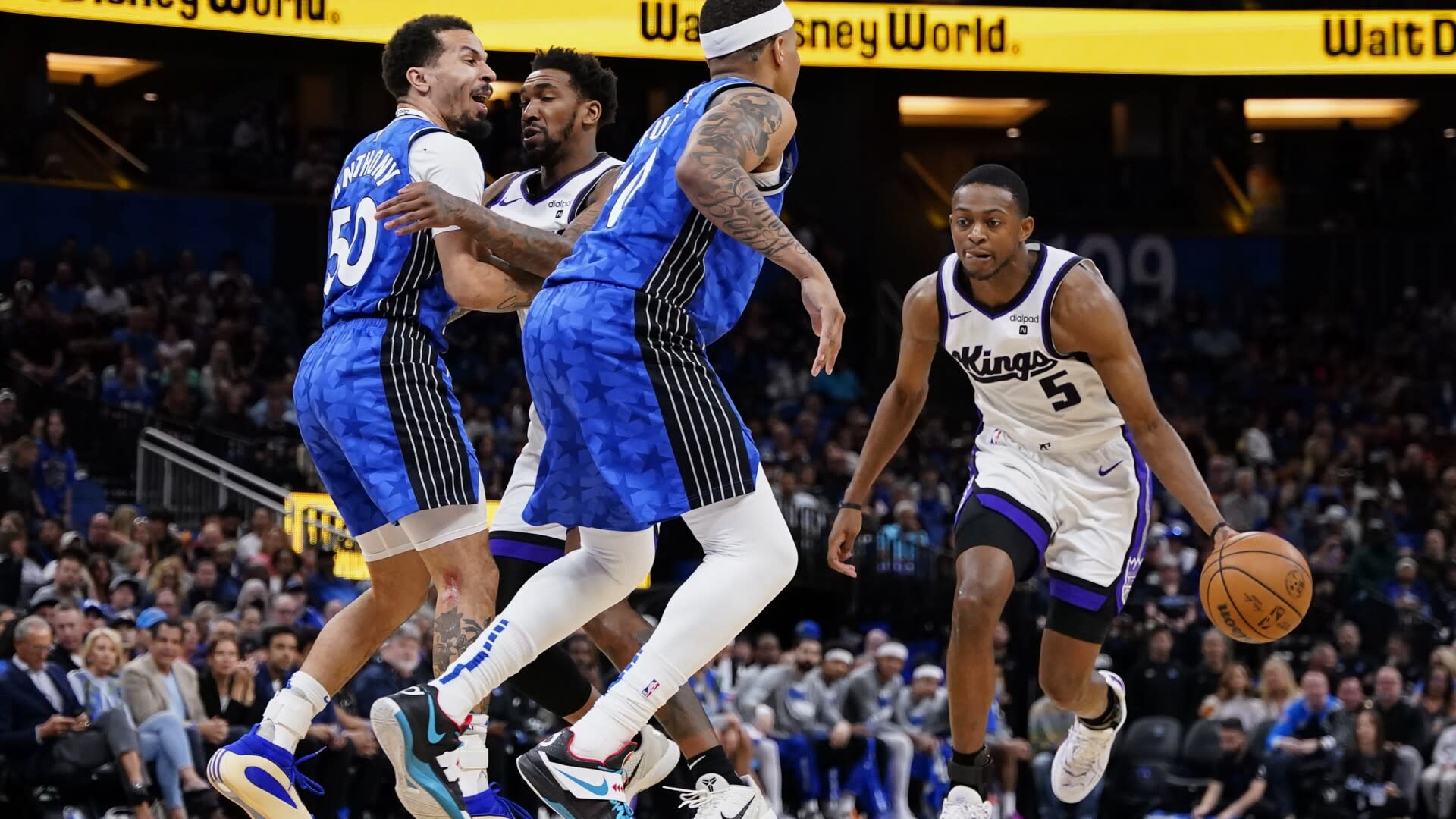 De’Aaron Fox scores 31, hits key free throws to lead Kings past Magic 109-107