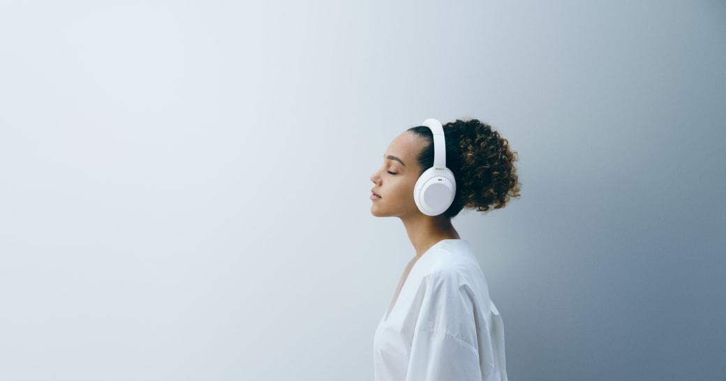 Sony is releasing its WH-1000XM4 headphones in white for a