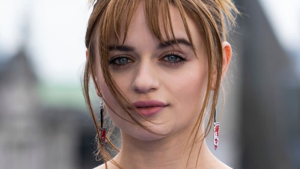 Joey King Seems So Badass With a Brief Pink Bob