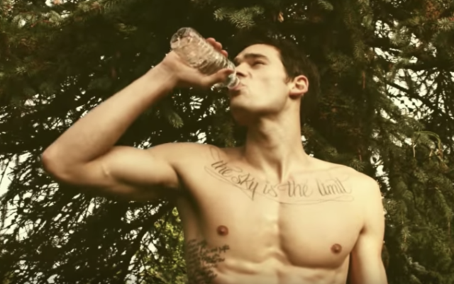 Call Me Maybe Video Actor Holden Nowell Says He Wasn T Comfortable With His Character S Gay Storyline