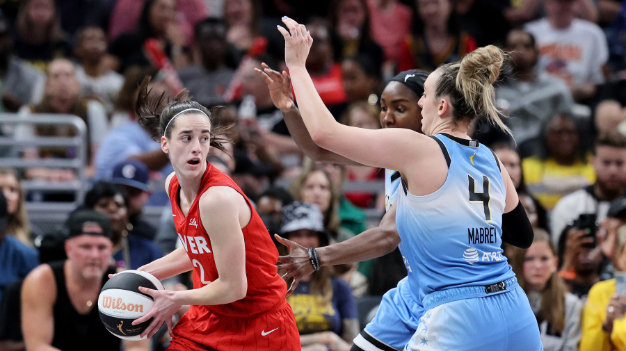 Getty Images - INDIANAPOLIS, INDIANA - JUNE 01: Marina Mabrey #4 of the Chicago Sky defends Caitlin Clark #22 of the Indiana Fever during the third quarter in the game at Gainbridge Fieldhouse on June 01, 2024 in Indianapolis, Indiana. NOTE TO USER: User expressly acknowledges and agrees that, by downloading and or using this photograph, User is consenting to the terms and conditions of the Getty Images License Agreement. (Photo by Andy Lyons/Getty Images)