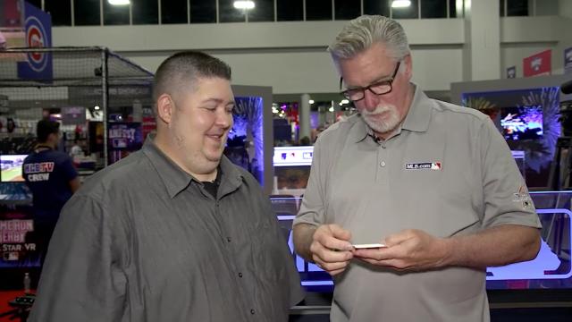 Jack Morris opens 25-year-old baseball cards