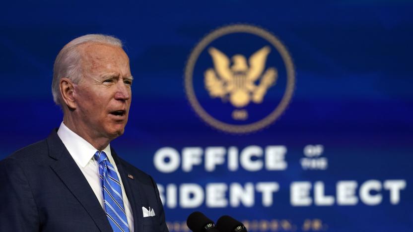 El presidente electo Joe Biden habla sobre la pandemia de COVID-19 durante un evento en el teatro The Queen, el jueves 14 de enero de 2021, en Wilmington, Delaware. (AP Foto/Matt Slocum)