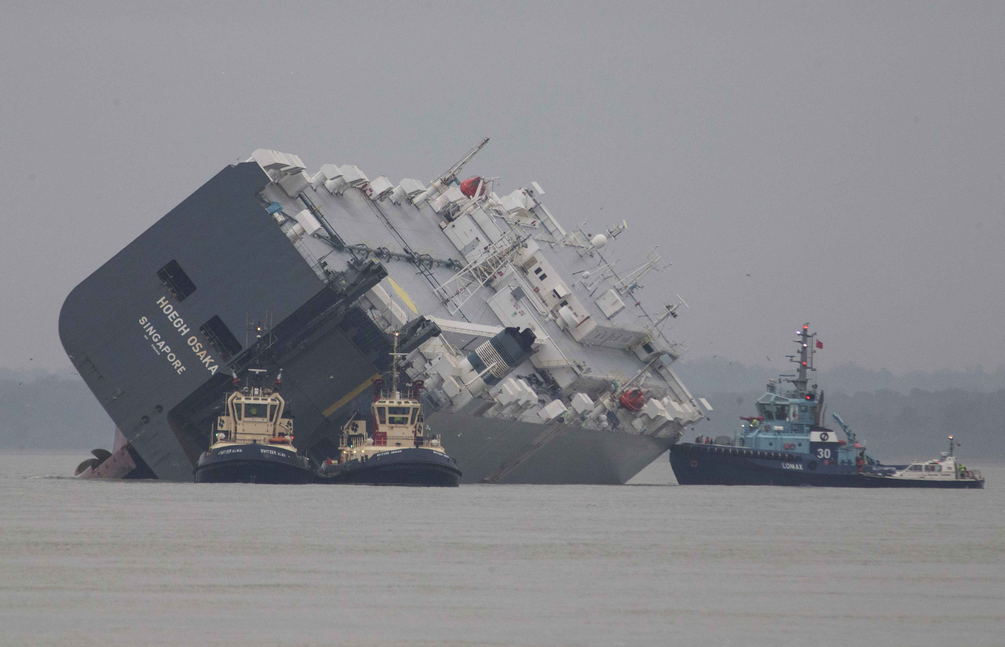 MV Hoegh Osaka. Крушение автомобилевоза. Сухогруз Hoegh Osaka. Hoegh target судно.