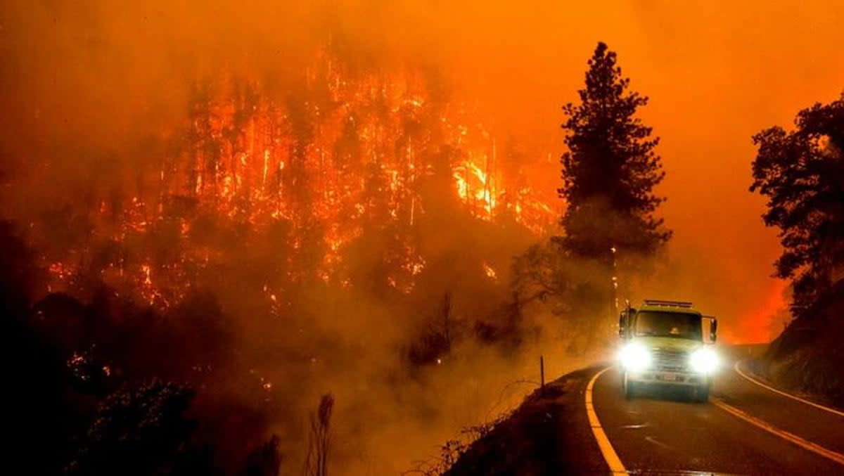 O maior incêndio da Califórnia em 2022 e ainda está fora de controle