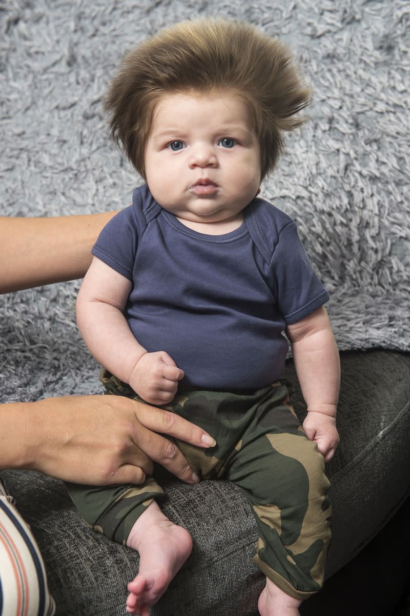 Ce Bebe De Neufs Semaines A Plus De Cheveux Que Certains Adultes