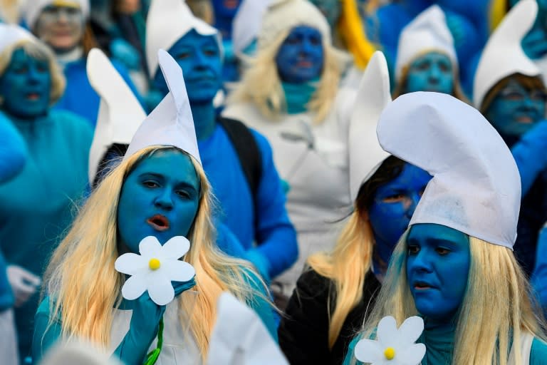 Some 3,500 people gathered on Saturday for a record-breaking assembly of 'smurfs'