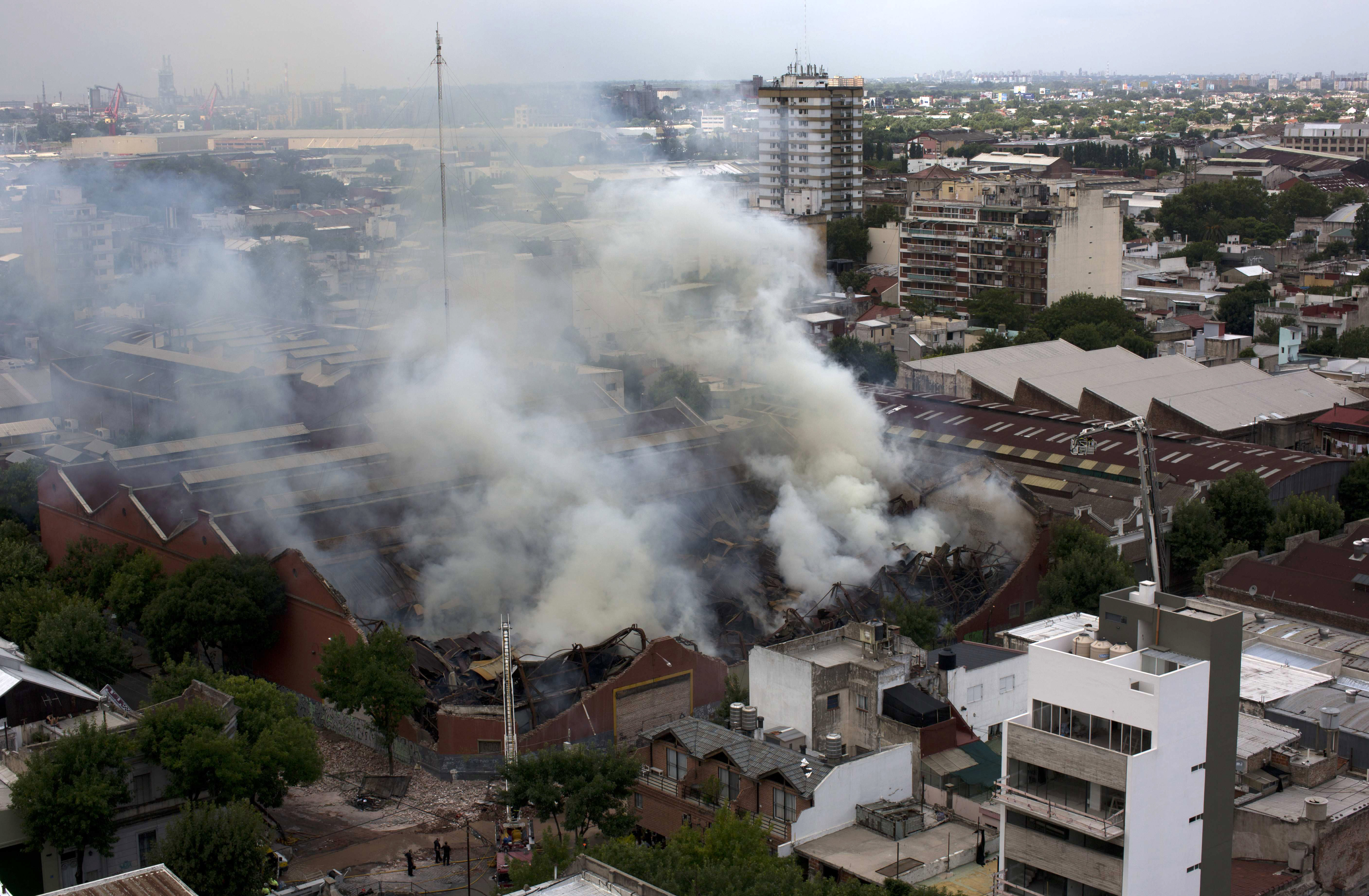 9 die in fire destroying Argentine bank archives