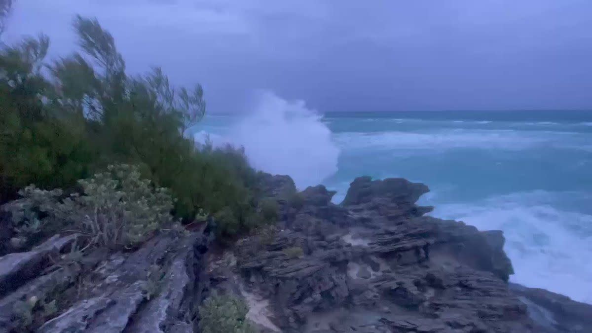 Avertissements en place alors que l’ouragan Fiona passe les Bermudes