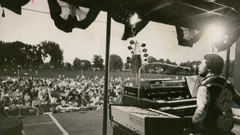 AUG 3 1975, AUG 4 1975; 'Colorado Quest' Tours Denver Parks This Week; Don Lewis, internationally known musician plays organ and synthesizer at Sunday night's Sloans Lake show. "Quest," present-¡ed by Festival Caravan of Bonfils Theatre of an Denver Center for the Performing Arts, is an original musical based on Colorado's history. It will be performed at five more parks this week. Information, 322-7725.;  (Photo By John Sunderland/The Denver Post via Getty Images)